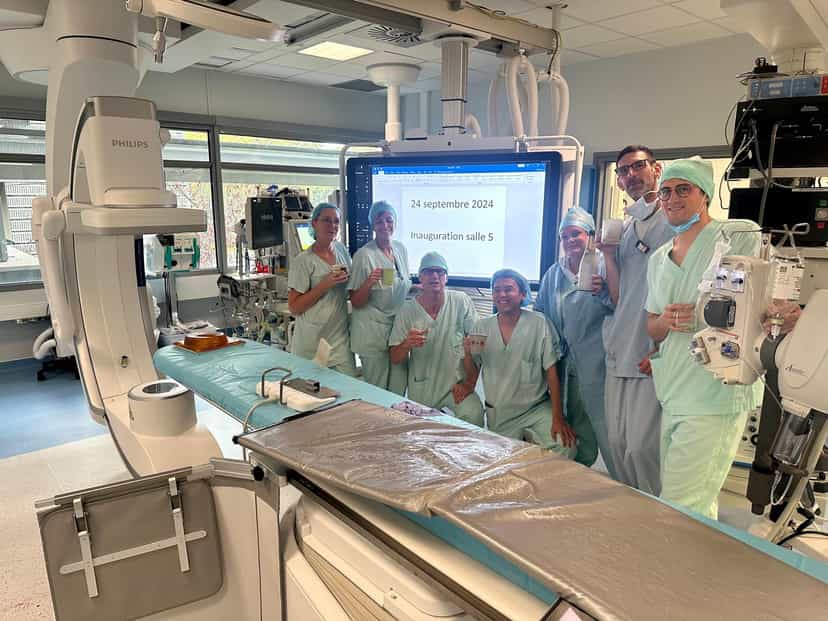 Equipe médicale aux modalités internationales